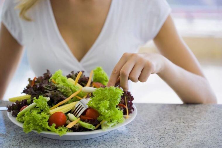 eating vegetable salad in your favorite diet